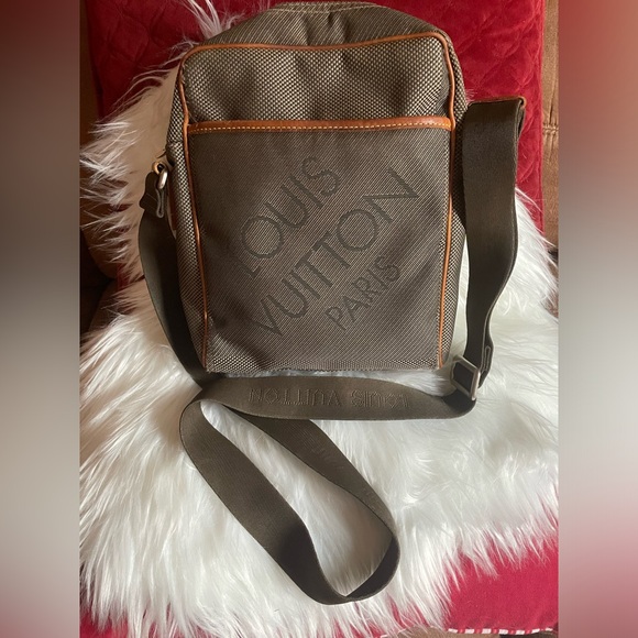 Louis Vuitton Damier Geant Citadin Messenger in Terre Brown. - Picture 3 of 13